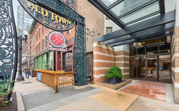 $4,200 | 1212 North Wells Street, Unit 1205, Chicago, IL 60610