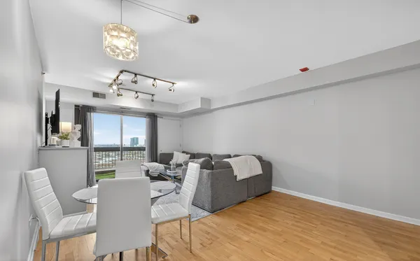 $4,200 | 1212 North Wells Street, Unit 1205, Chicago, IL 60610