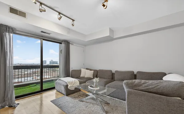 $4,200 | 1212 North Wells Street, Unit 1205, Chicago, IL 60610