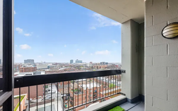 $4,200 | 1212 North Wells Street, Unit 1205, Chicago, IL 60610