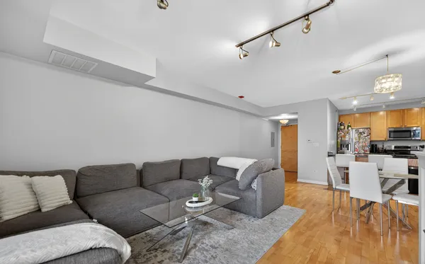 $4,200 | 1212 North Wells Street, Unit 1205, Chicago, IL 60610