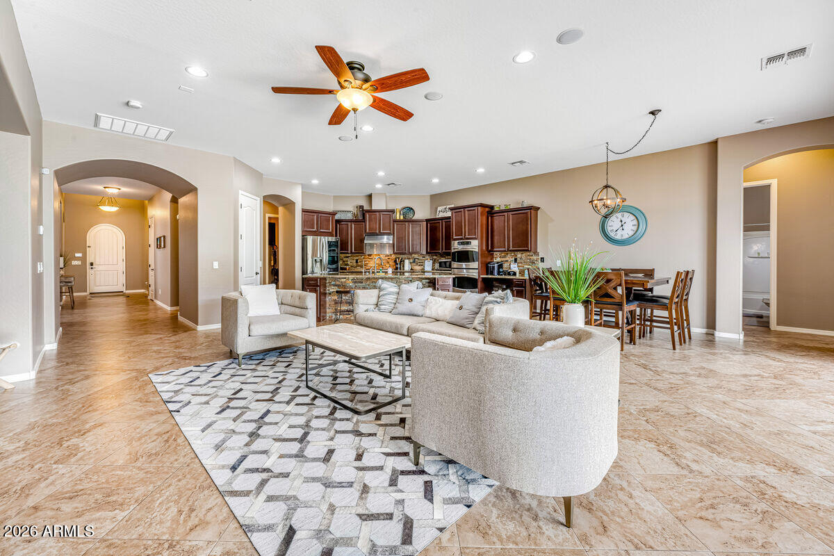 417 East Summerside Road Phoenix, AZ 85042 - Photo 5 of 29 image_173564803