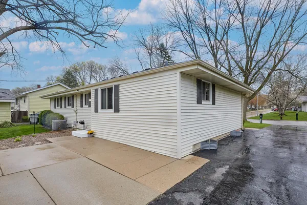 $324,900 | 6199 North River Trail Drive, Milwaukee, WI 53225