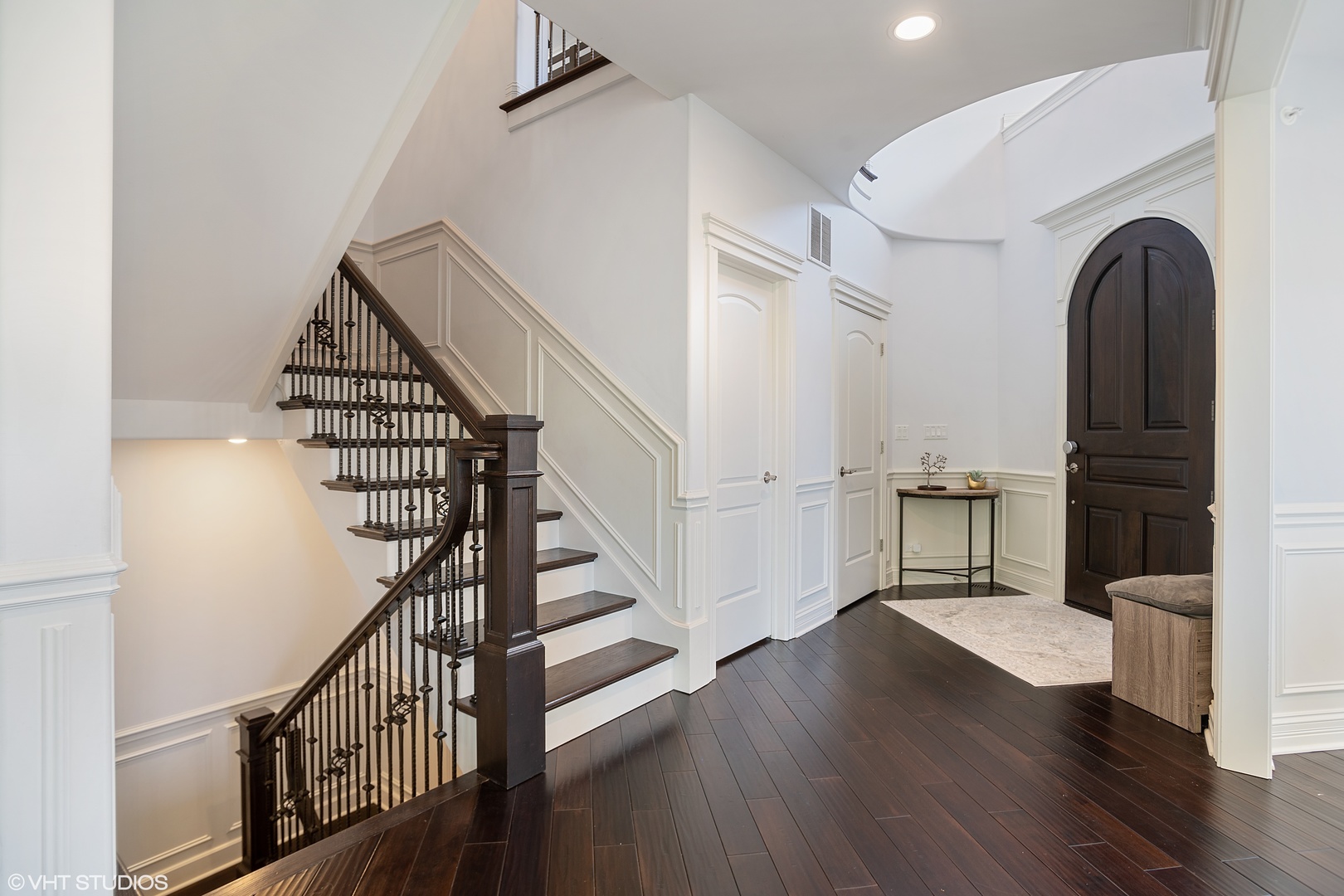 2407 Illinois Road Northbrook, IL 60062 - Photo 2 of 32