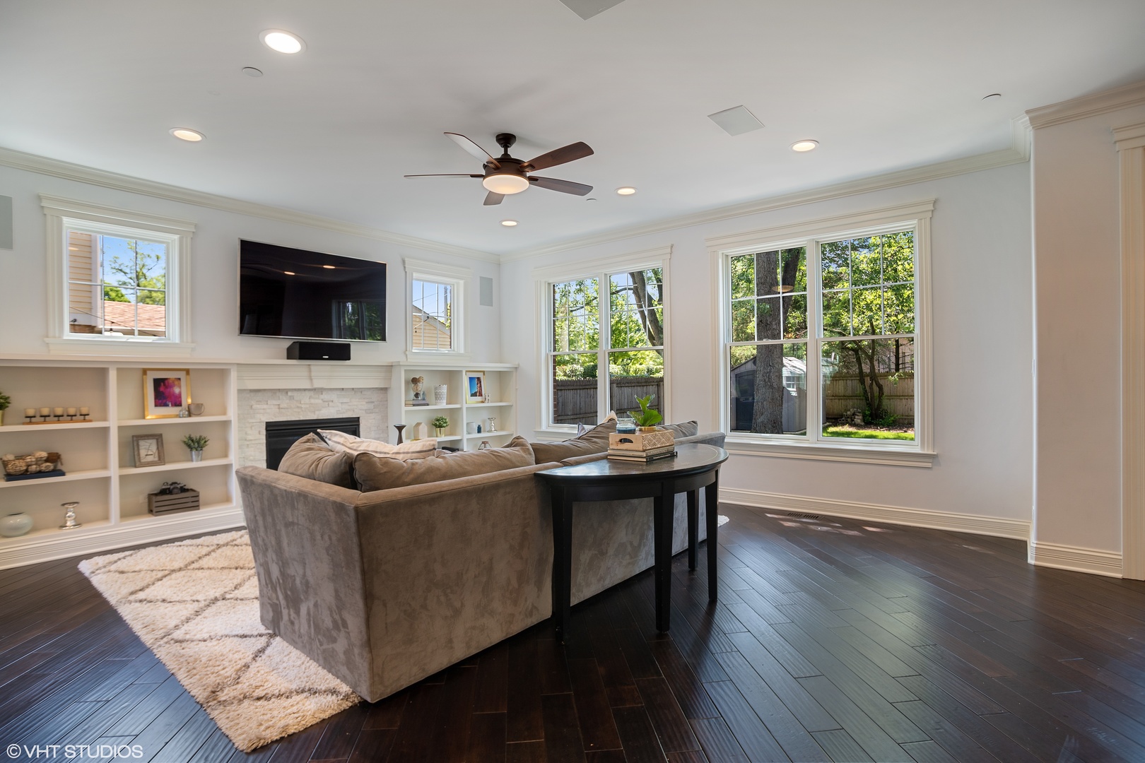 2407 Illinois Road Northbrook, IL 60062 - Photo 4 of 32