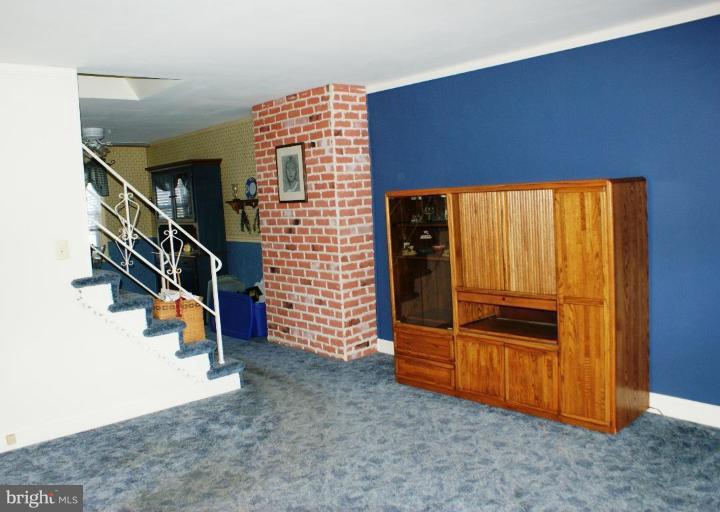 9726 Conmar Road Middle River, MD 21220 - Photo 2 of 28 Living Room
