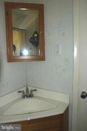 9726 Conmar Road Middle River, MD 21220 - Photo 16 of 28 Bath #4