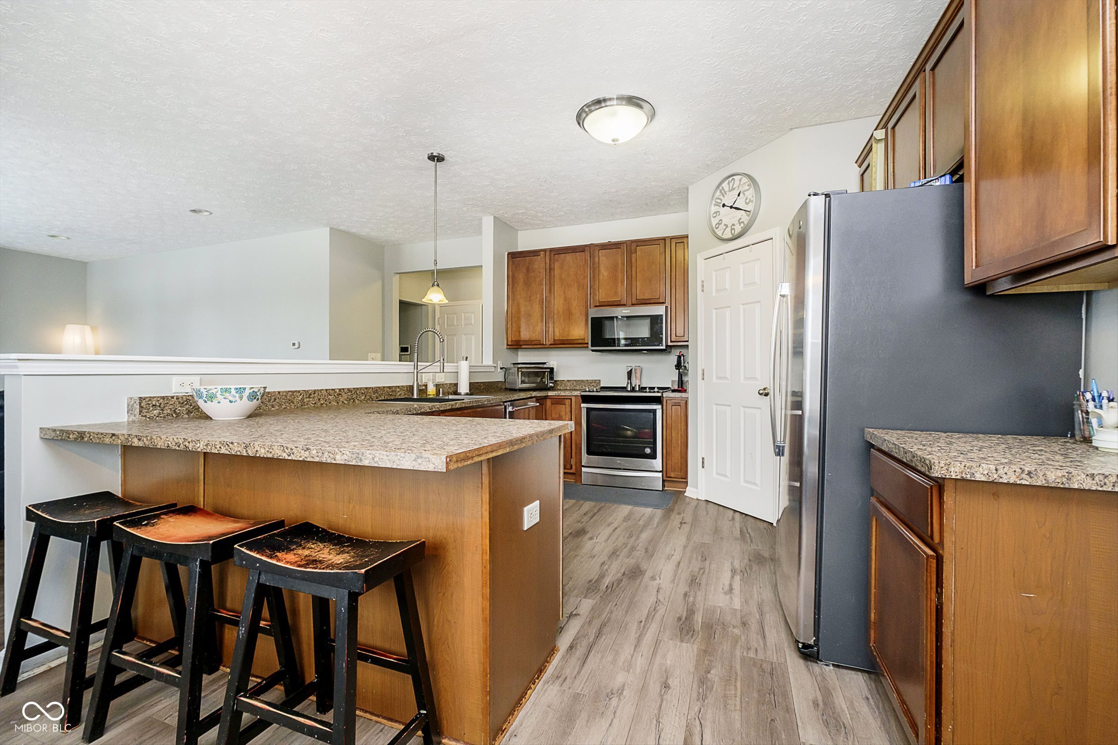 1251 Softwind Drive Indianapolis, IN 46260 - Photo 4 of 36