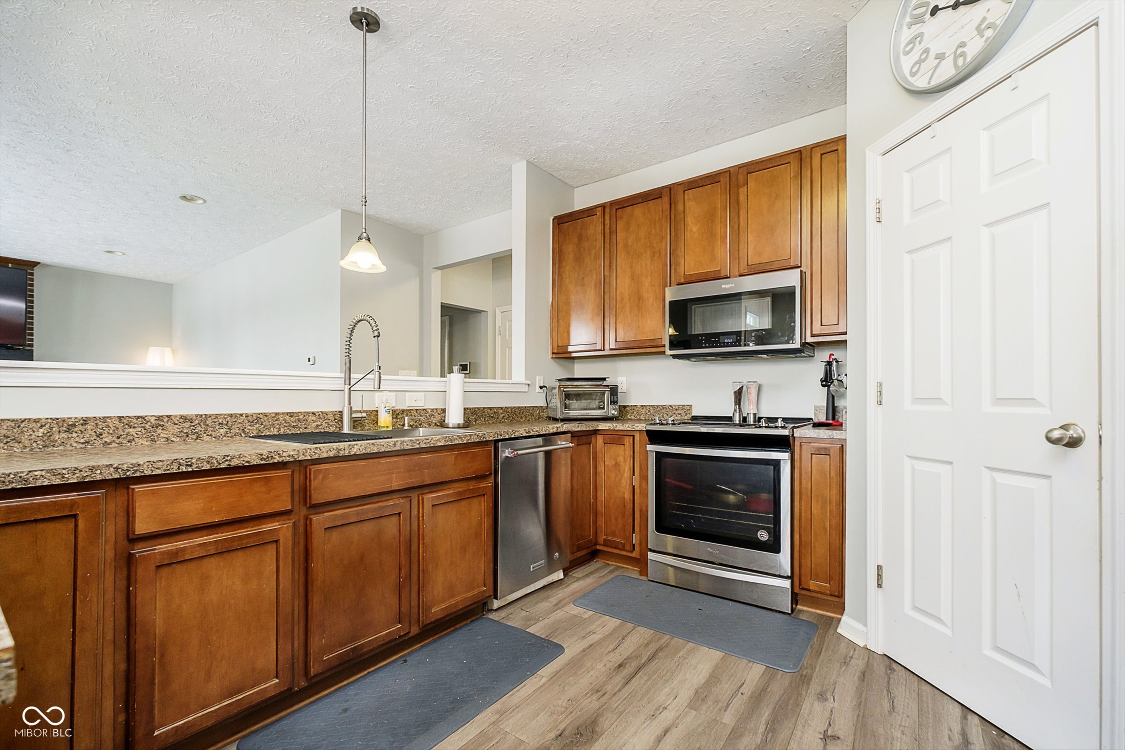 1251 Softwind Drive Indianapolis, IN 46260 - Photo 6 of 36