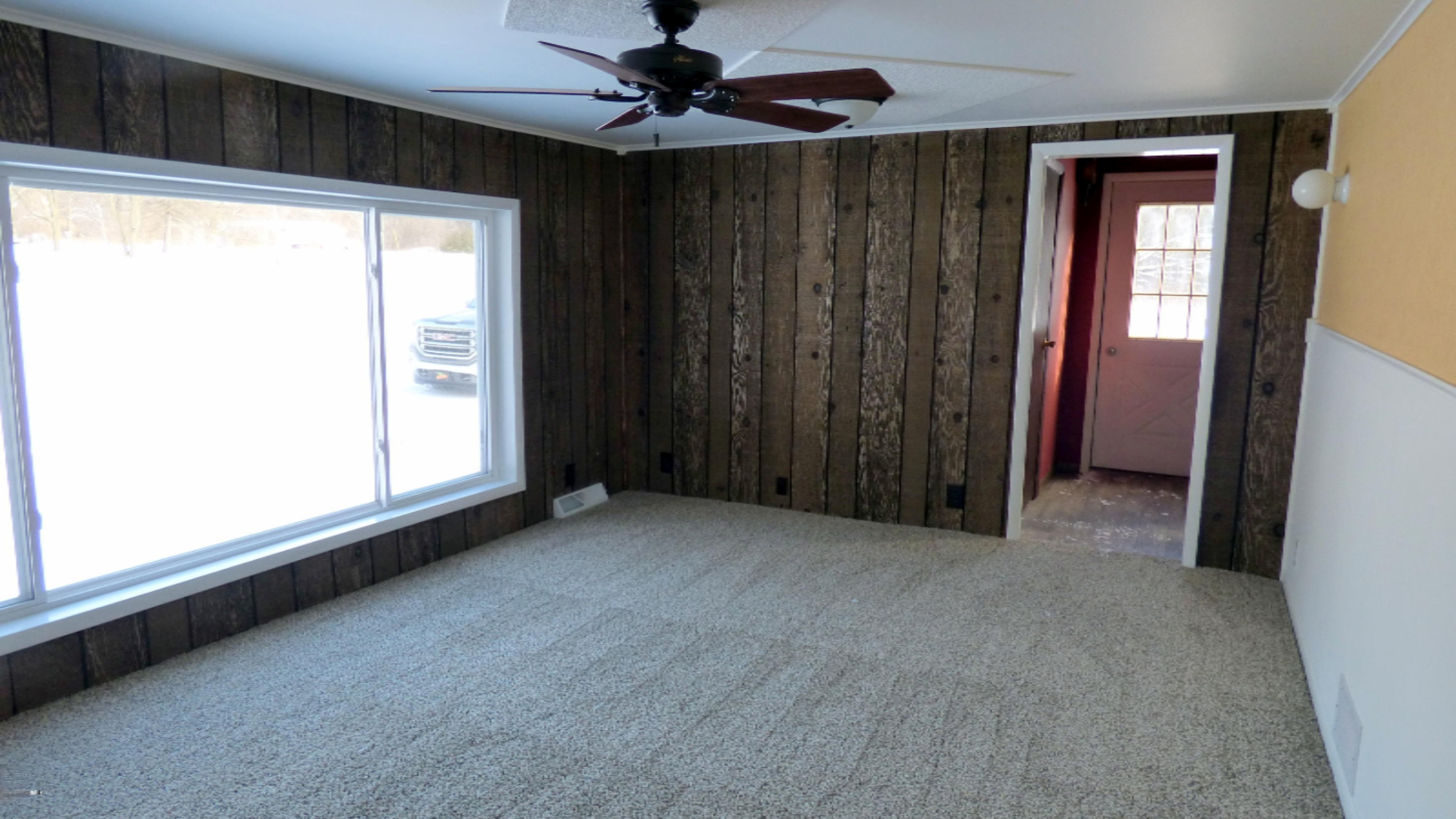 54764 California Road Dowagiac, MI 49047 - Photo 4 of 23 Living Room