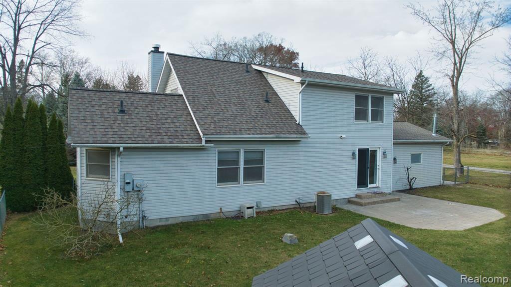 3089 East Maple Road Wixom, MI 48393 - Photo 7 of 68