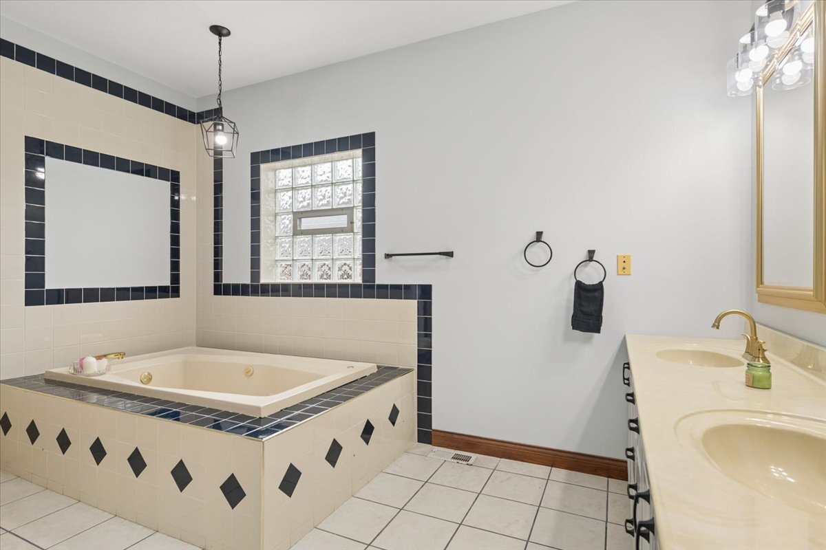 7645 West Rascher Avenue Chicago, IL 60656 - Photo 15 of 38 Gallery Image 15