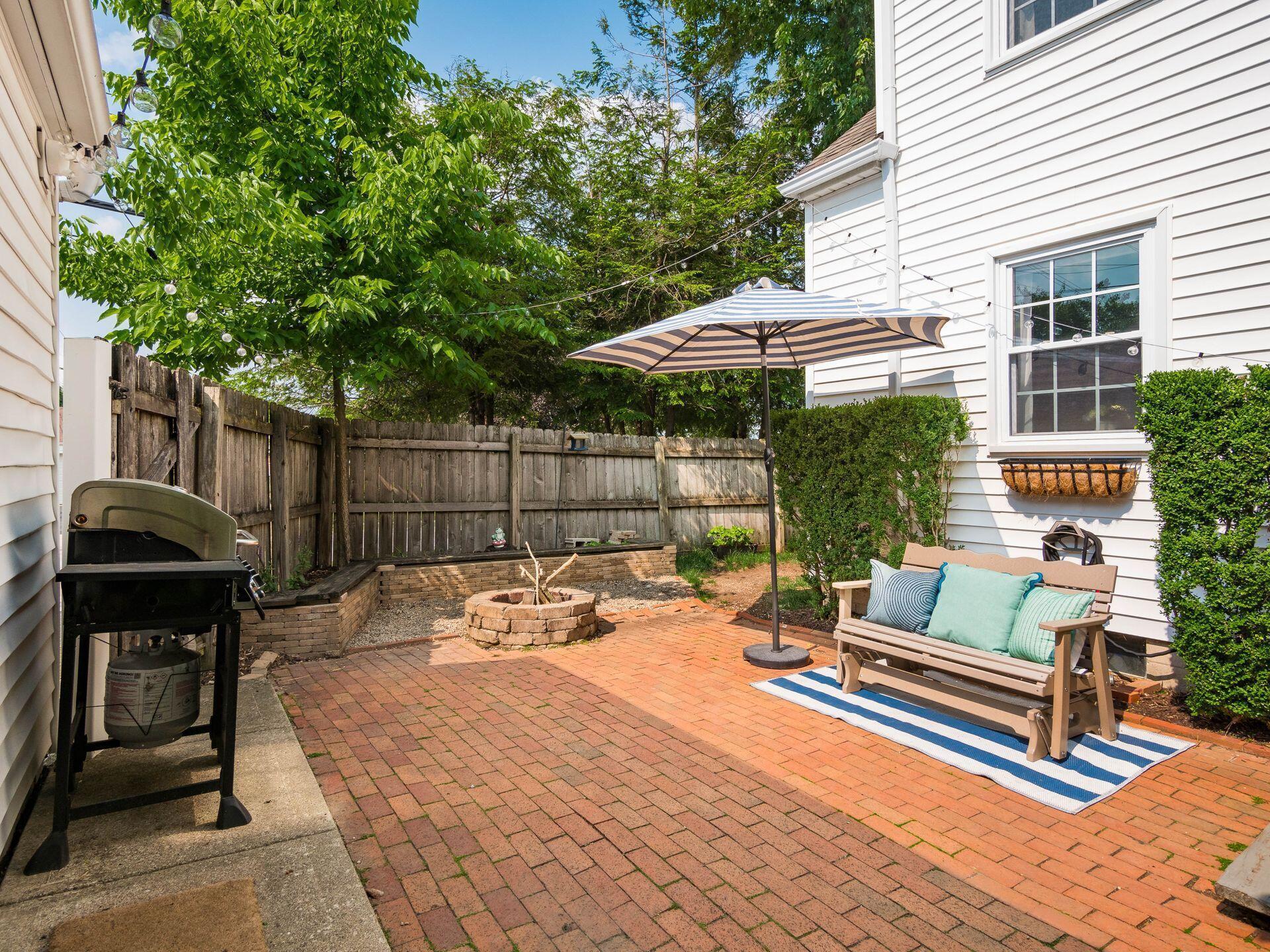 2805 Brandon Road Upper Arlington, OH 43221 - Photo 29 of 40 Enjoy summer BBQs on the paver patio.