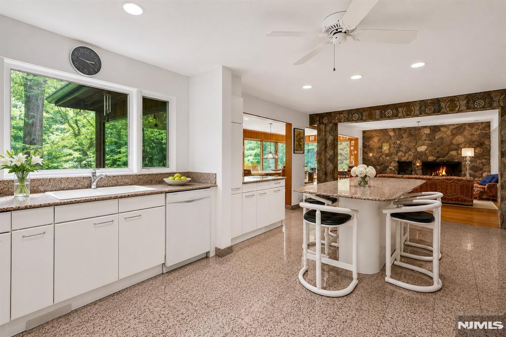 34 Cambridge Way Alpine, NJ 07620 - Photo 14 of 48