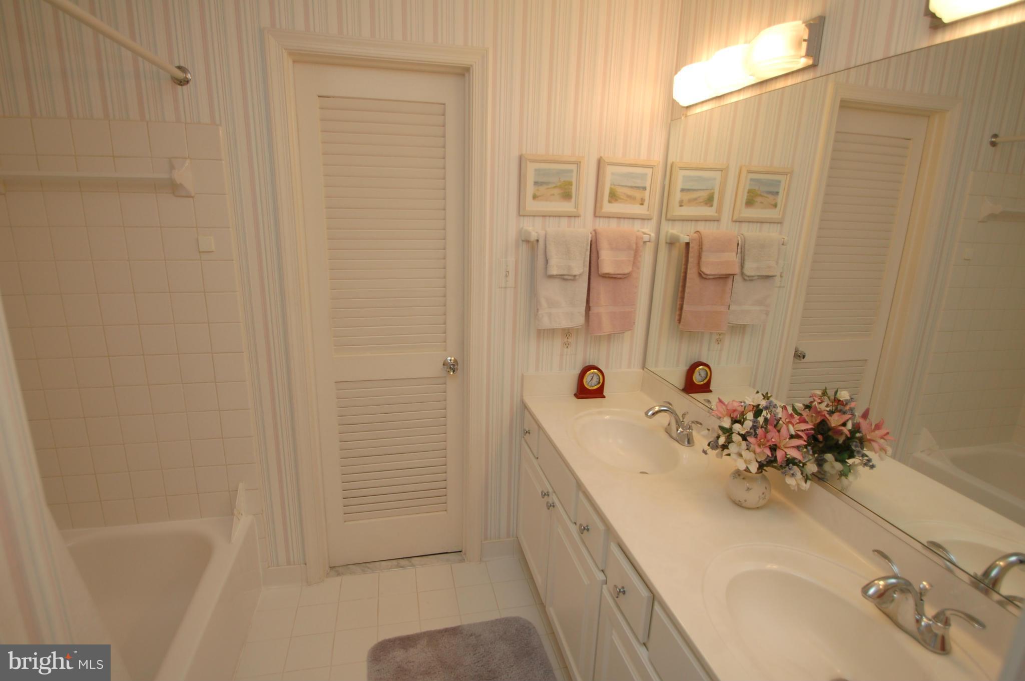 8515 Lakinhurst Lane Springfield, VA 22152 - Photo 15 of 30 Bath (Master) - with dual sinks