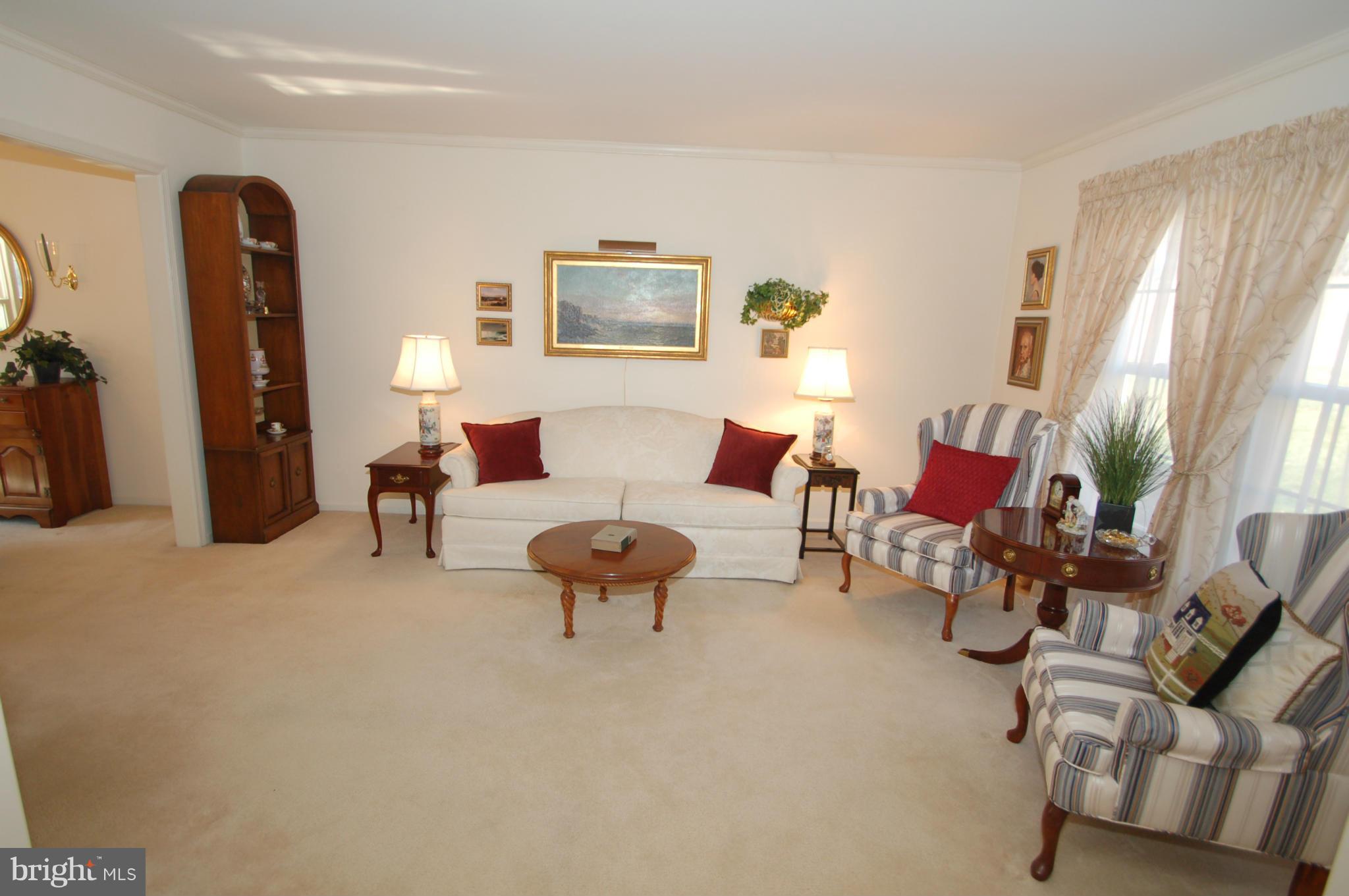 8515 Lakinhurst Lane Springfield, VA 22152 - Photo 4 of 30 Living Room