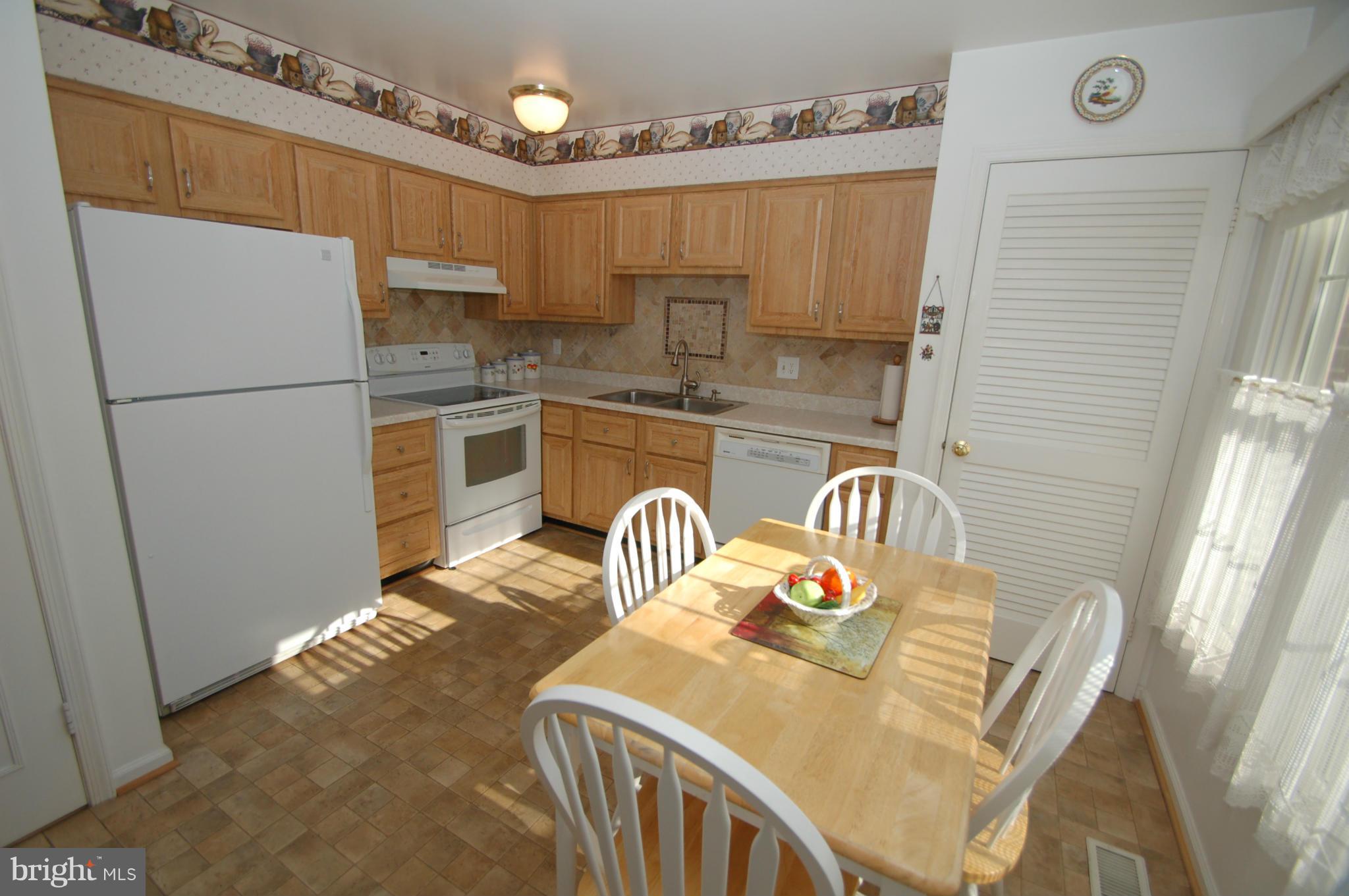 8515 Lakinhurst Lane Springfield, VA 22152 - Photo 10 of 30 Kitchen
