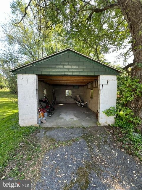 792 East Cedarville Road Pottstown, PA 19465 - Photo 28 of 33 Garage