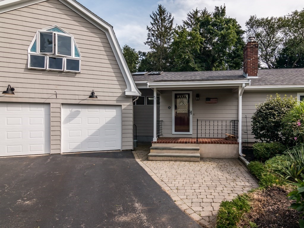 25 Crescent Road Hamilton, MA 01982 - Photo 2 of 17