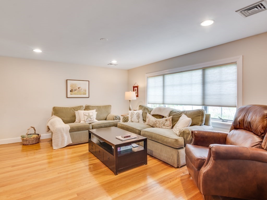 25 Crescent Road Hamilton, MA 01982 - Photo 7 of 17