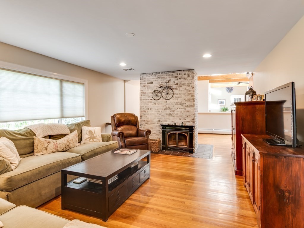 25 Crescent Road Hamilton, MA 01982 - Photo 8 of 17