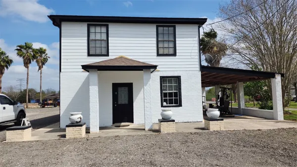 $1,350 | 4102 County Road 190, Unit 1, Rosharon, TX 77583