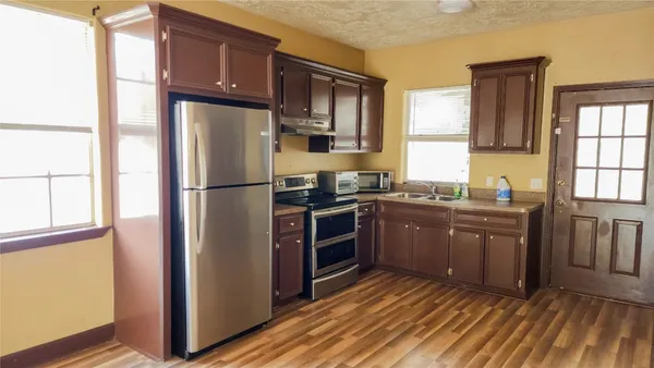 $1,350 | 4102 County Road 190, Unit 1, Rosharon, TX 77583