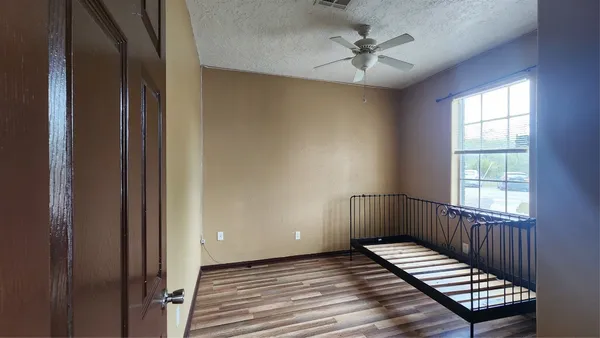 $1,350 | 4102 County Road 190, Unit 1, Rosharon, TX 77583