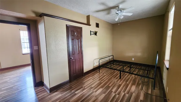 $1,350 | 4102 County Road 190, Unit 1, Rosharon, TX 77583