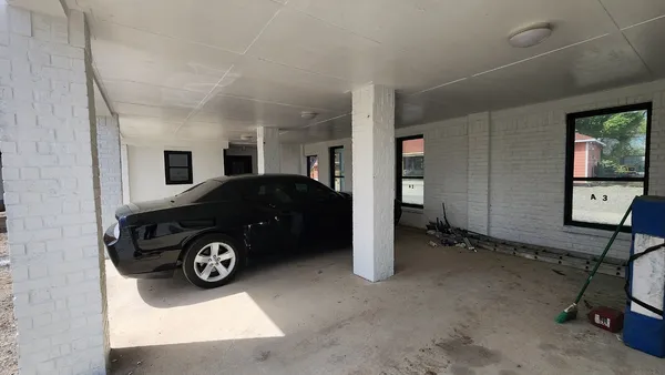 $1,350 | 4102 County Road 190, Unit 1, Rosharon, TX 77583