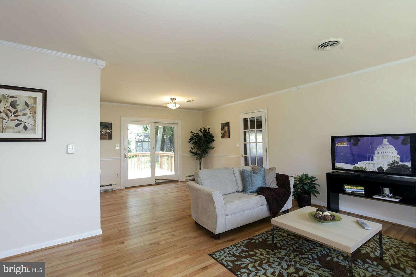 28408 Clarksburg Road Damascus, MD 20872 - Photo 2 of 29 Living Room