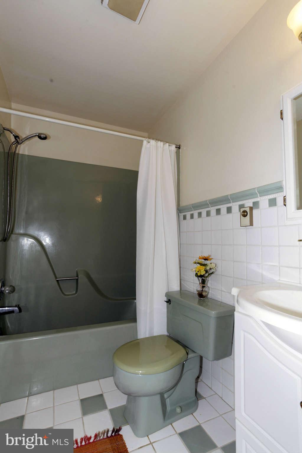 28408 Clarksburg Road Damascus, MD 20872 - Photo 17 of 29 Bath