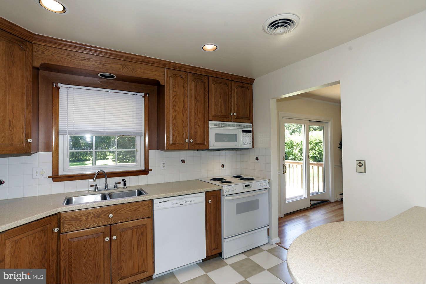28408 Clarksburg Road Damascus, MD 20872 - Photo 6 of 29 Kitchen