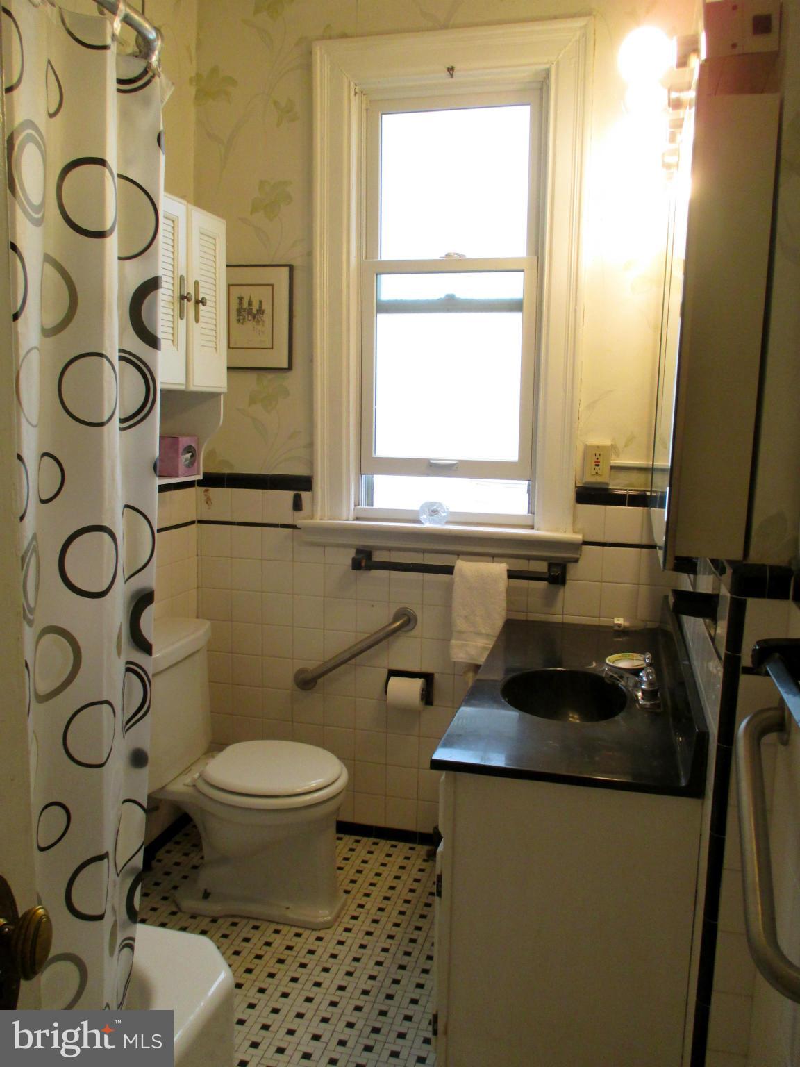 2122 California Street Northwest, Unit 562 Washington, DC 20008 - Photo 18 of 25 Bath (Master)