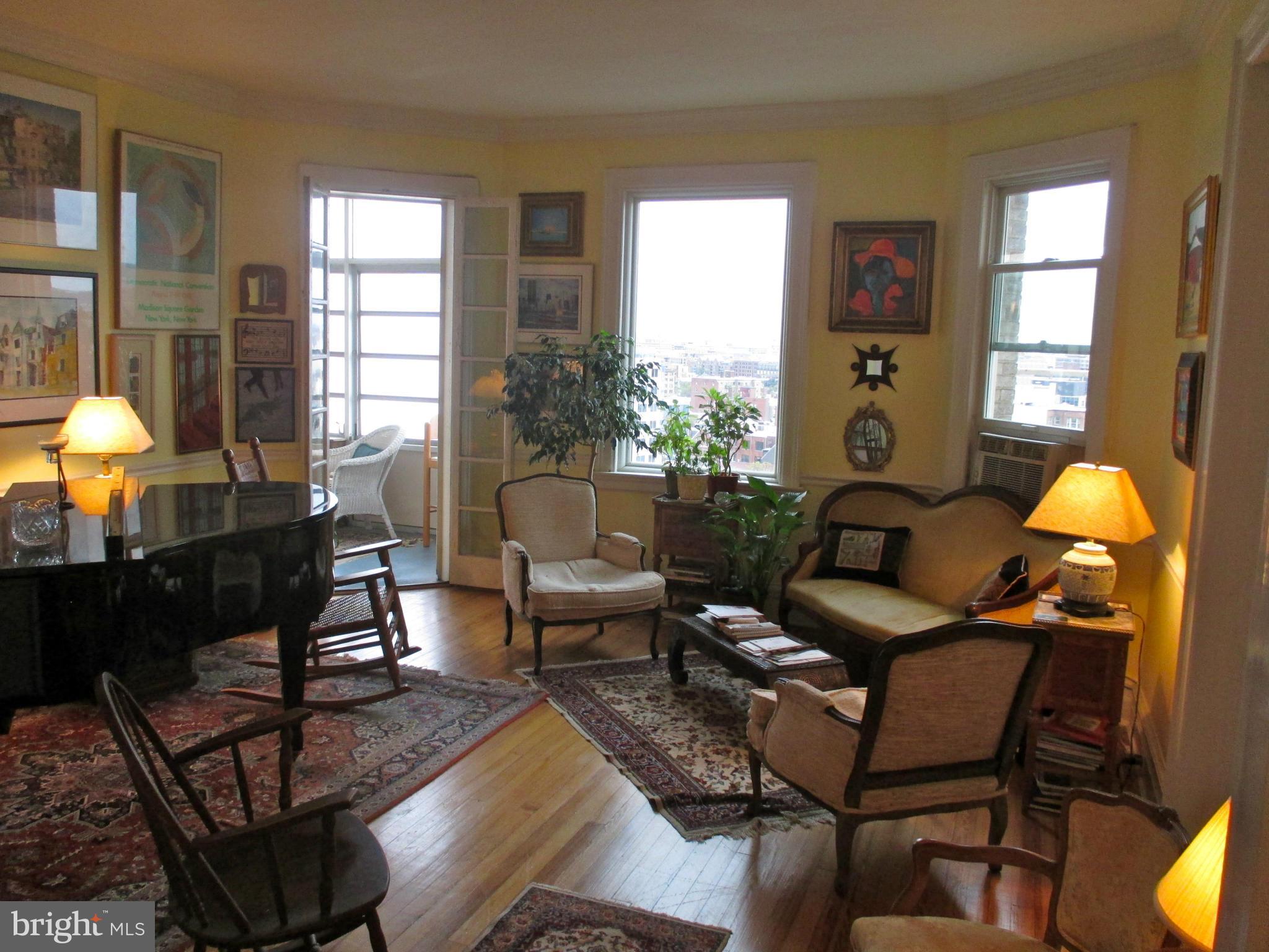 2122 California Street Northwest, Unit 562 Washington, DC 20008 - Photo 7 of 25 Living Room