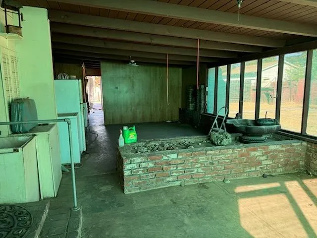 a view of a backyard with pathway