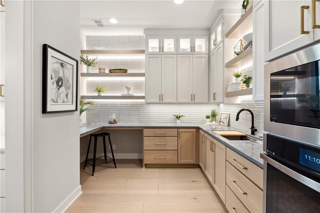 13721 Guilford Road Leawood, KS 66224 - Photo 20 of 44