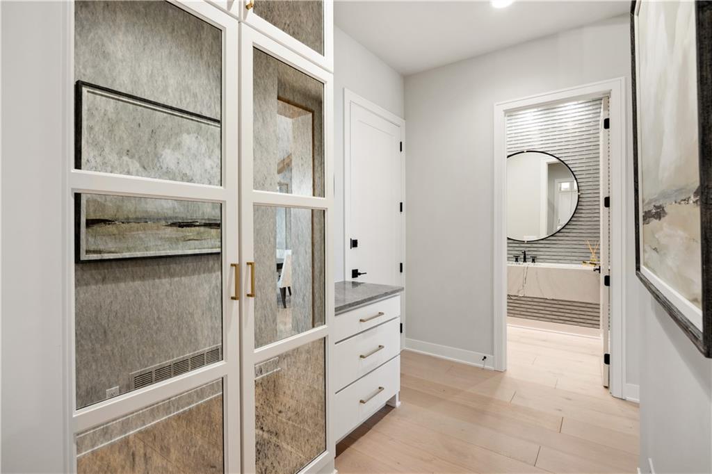 13721 Guilford Road Leawood, KS 66224 - Photo 22 of 44