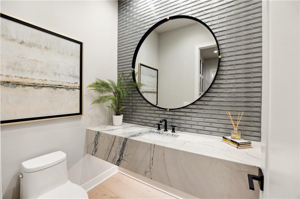 13721 Guilford Road Leawood, KS 66224 - Photo 23 of 44