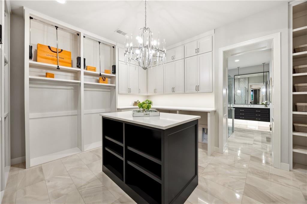 13721 Guilford Road Leawood, KS 66224 - Photo 28 of 44