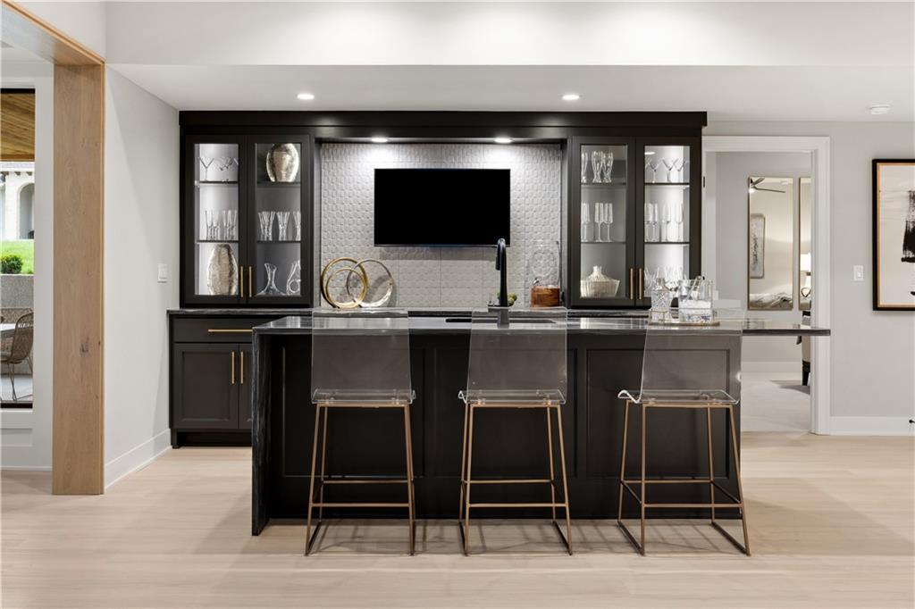 13721 Guilford Road Leawood, KS 66224 - Photo 35 of 44