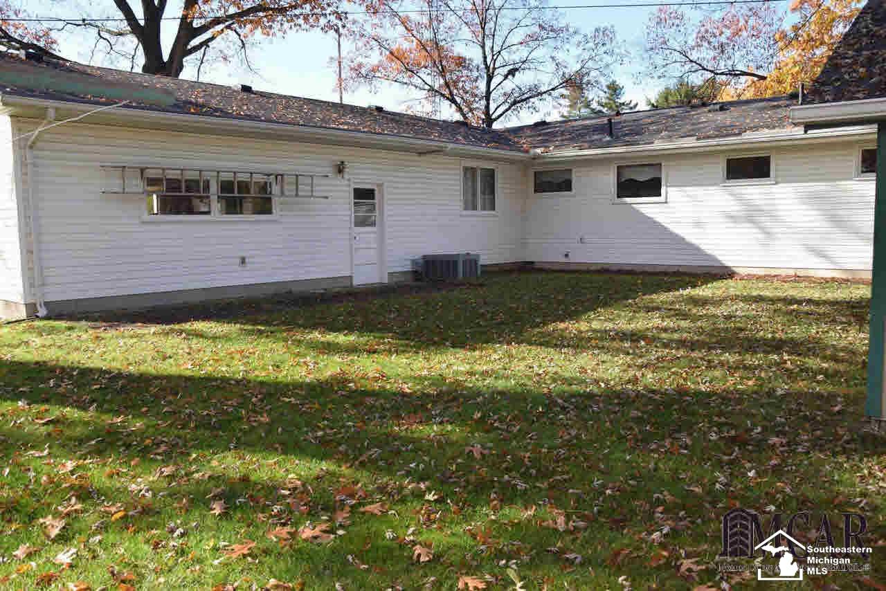8250 Secor Road Lambertville, MI 48144 - Photo 17 of 20