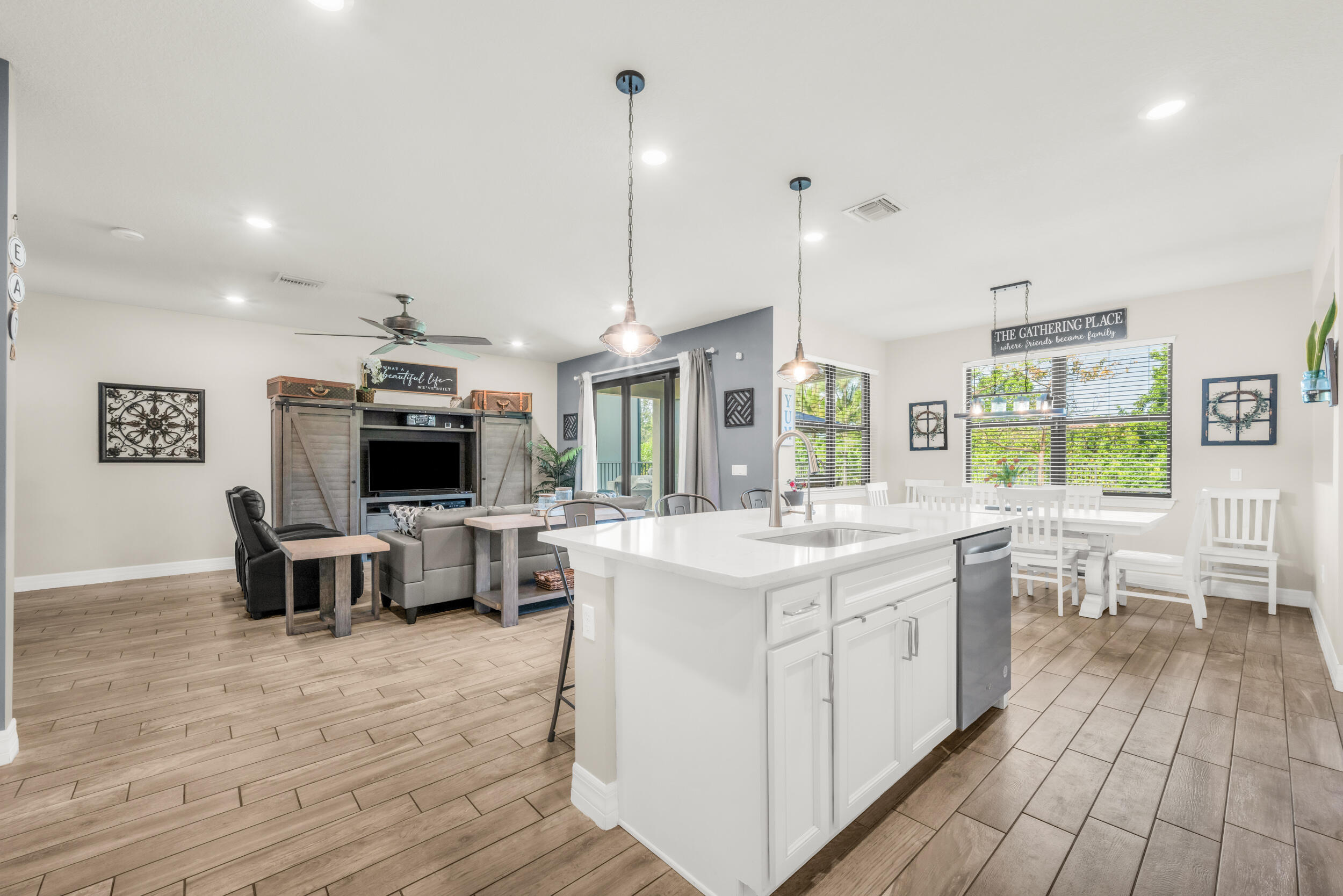 4819 Chantilly Rd Lake Lake Worth, FL 33467 - Photo 12 of 49 photo-18