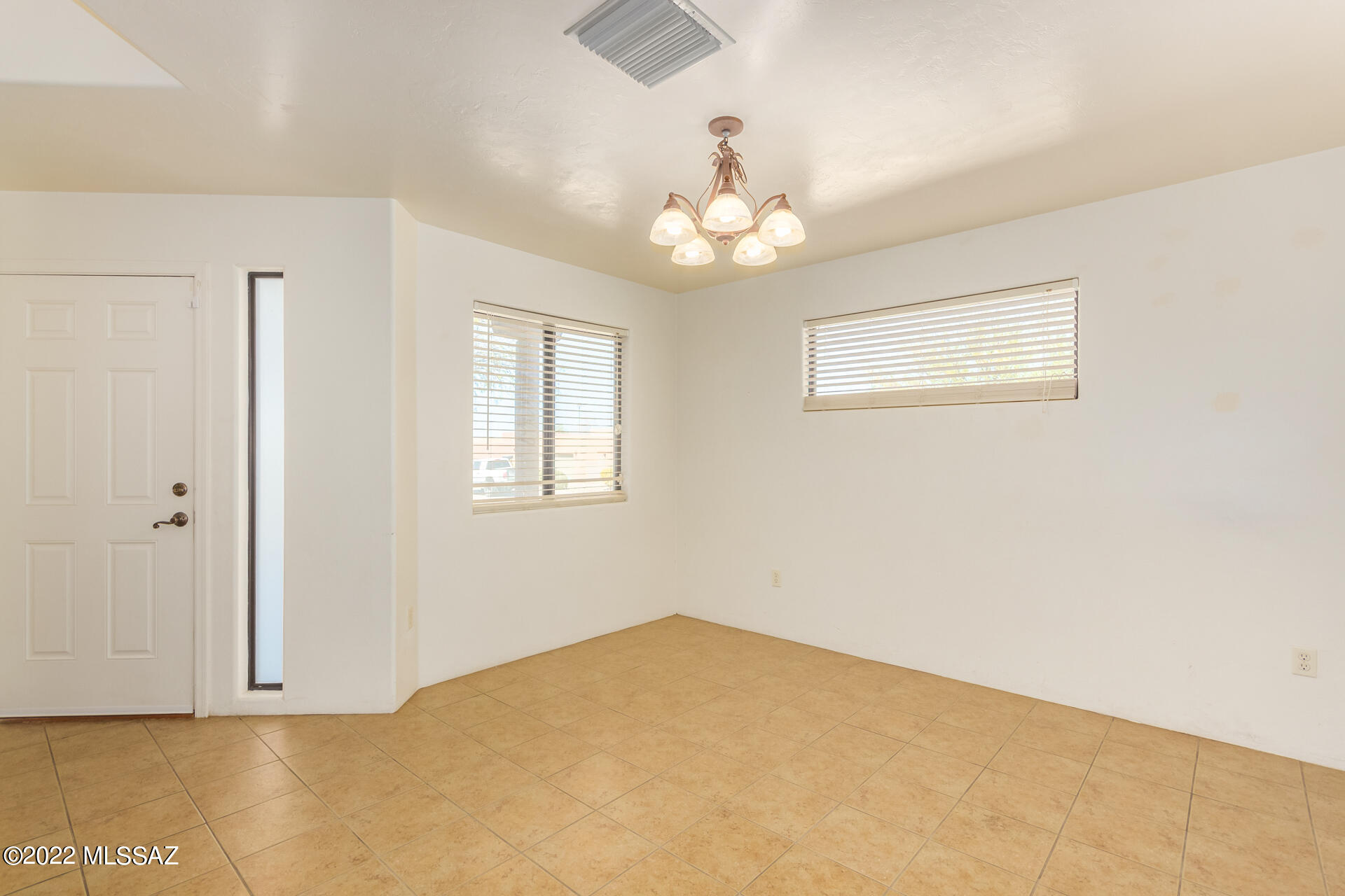 207 South Fresno Spring Way Tucson, AZ 85748 - Photo 3 of 32
