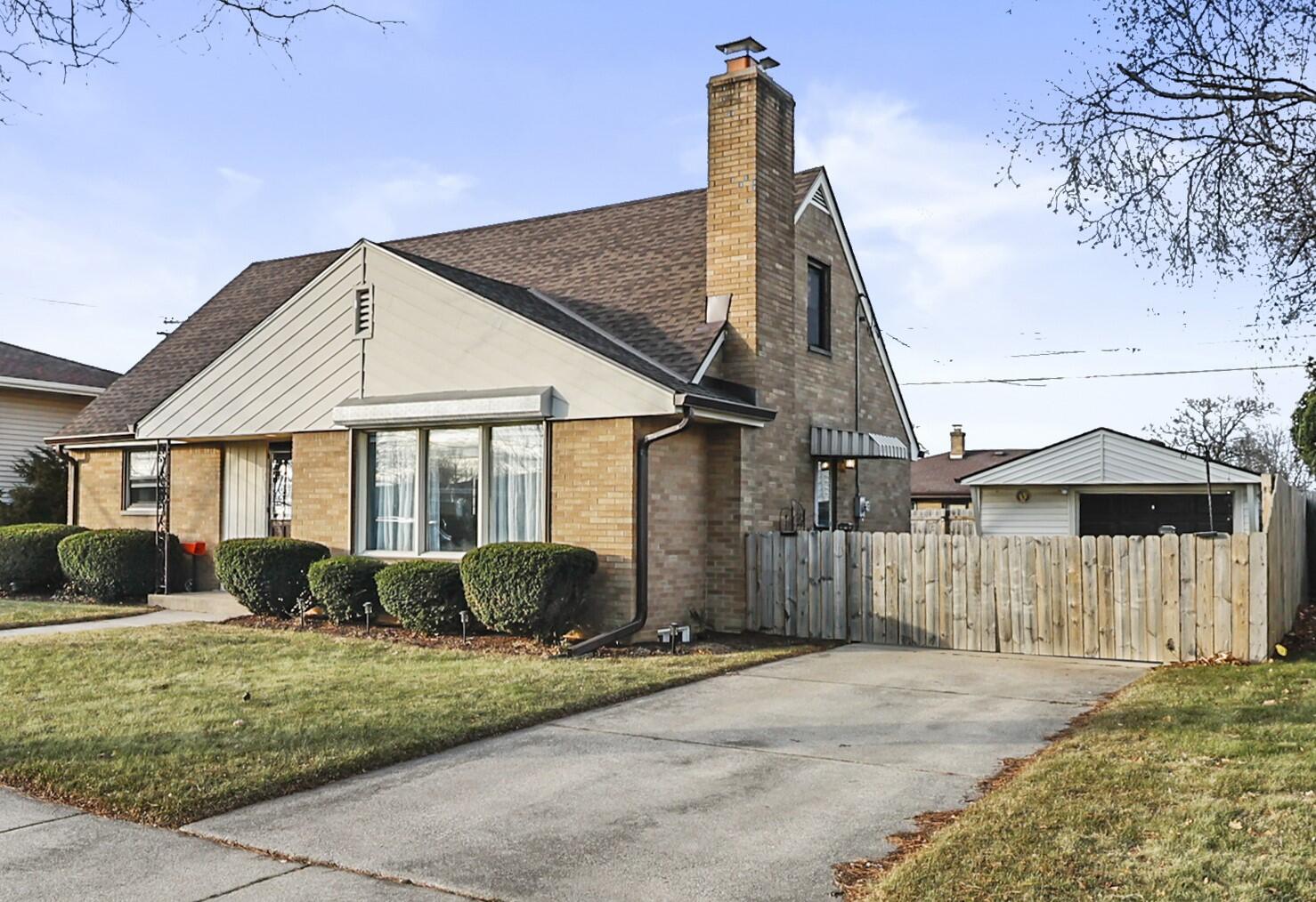 916 Montclair Drive Racine, WI 53402 - Photo 1 of 1 916 Montclair Dr