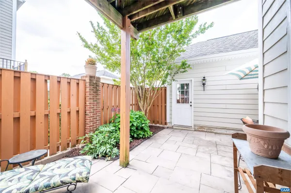 $3,300 | 719 Rainier Road, Charlottesville, VA 22903