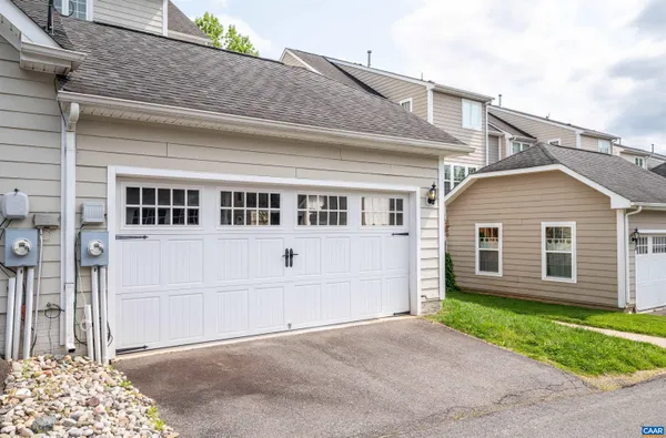 $3,300 | 719 Rainier Road, Charlottesville, VA 22903