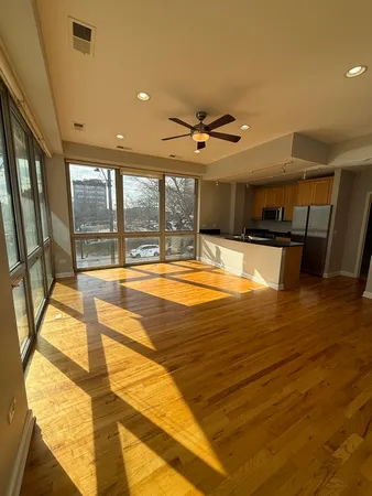 $2,700 | 2035 South Indiana Avenue, Unit 201, Chicago, IL 60616