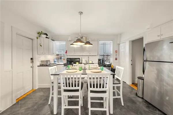 $3,000 | 33 Marsh Street, Newport, RI 02840