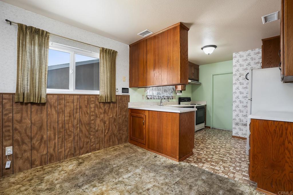 114 Arran Avenue Spring Valley, CA 91977 - Photo 10 of 33